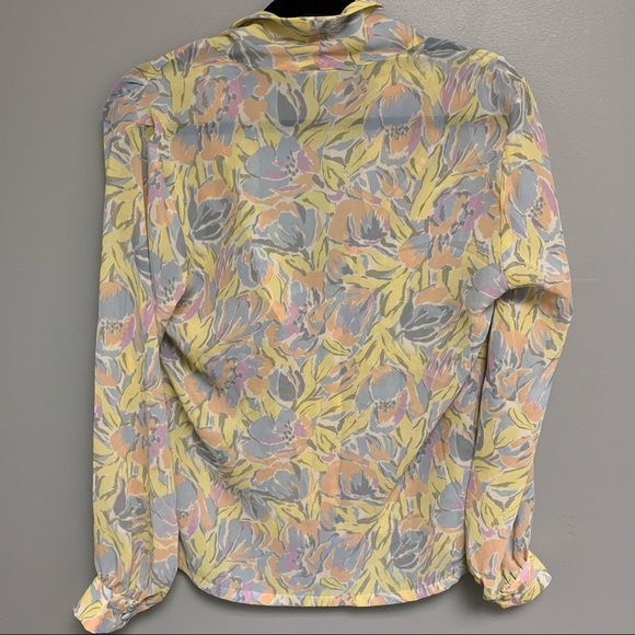 Vintage 1970s Pastel Floral Women’s Button Down - Picture 7 of 9